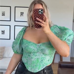 Puff sleeves and corset top in perfect condition! Size XL.